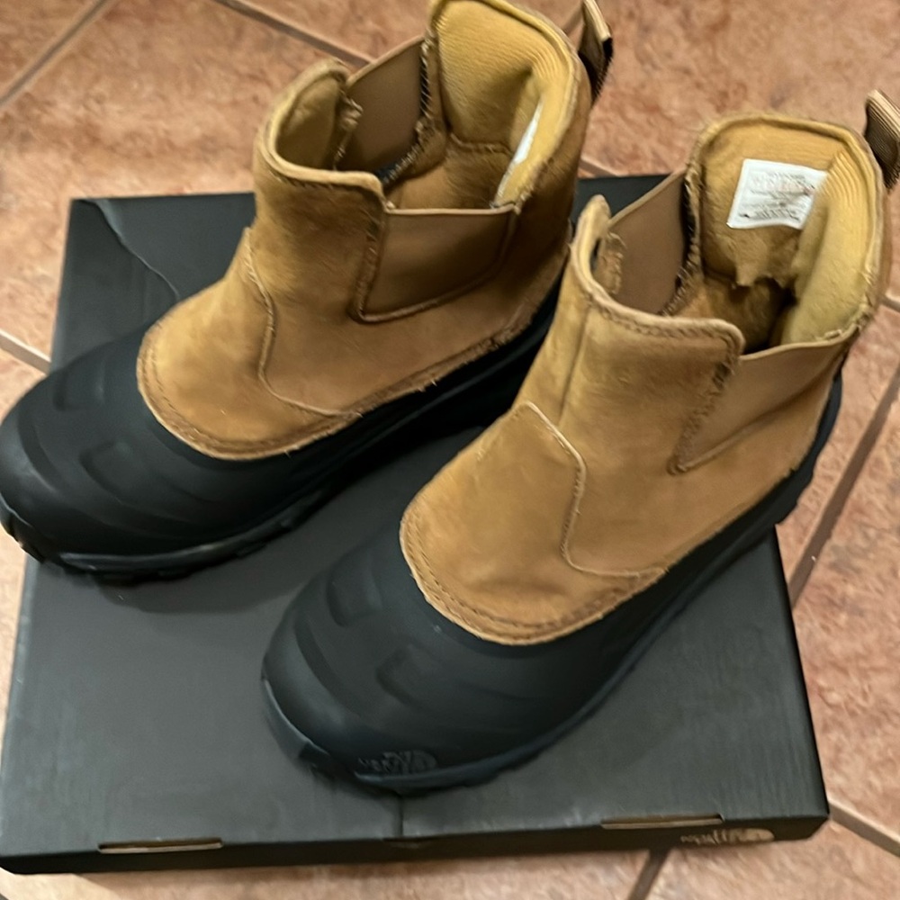 Men’s The North Face Chilkat Pull On Boot
Size 7